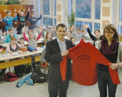 Neue Jacken für den Kinderspielmannszug von der Frequenz Elektro GmbH